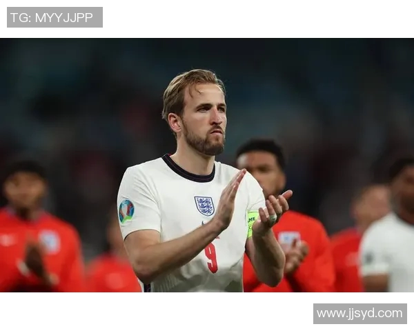 足球明星中身高最矮的球员是谁他的成就与影响力如何