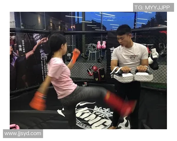 马云与足球明星亲密合照展现运动激情与友谊的瞬间