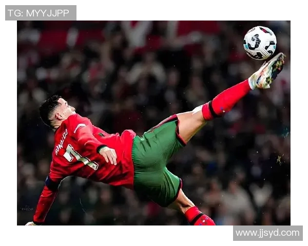 C罗足球明星海报图片展现传奇风采与无与伦比的竞技魅力