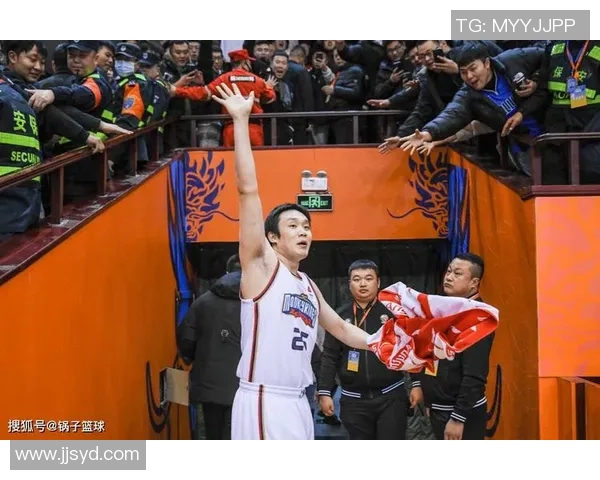 丁彦雨航在对阵北京的比赛中展现出色表现引发球迷热议