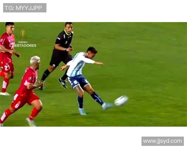 克鲁赛罗与智力大学的激烈对决揭示南美足球的魅力与竞争力